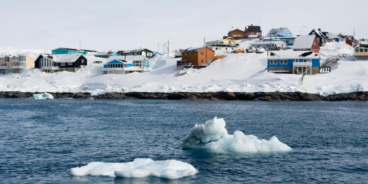 Europe pushes back after Trump announces tariffs over Greenland support: “We will not be blackmailed”
