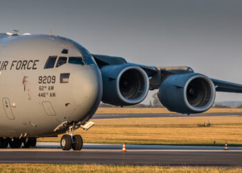 France and GB strike ISIS, US buildup in Europa